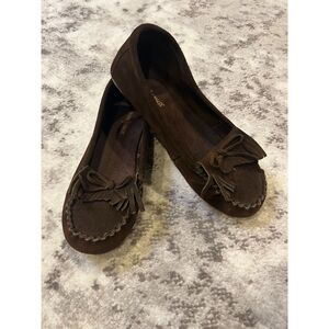 Minnetonka Women's Kilty Suede Hardsole Moccassin Dark Brown Sz 11